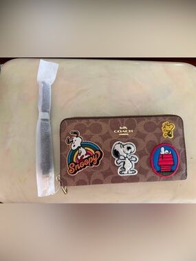Coach Brown Signature Snoopy Patch Zip Wallet